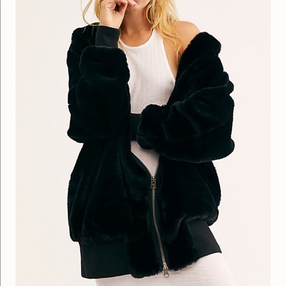 Free People Jackets & Blazers - 🎉HP🎉 Free People Turn Up Zip Off Hoodie in Black
